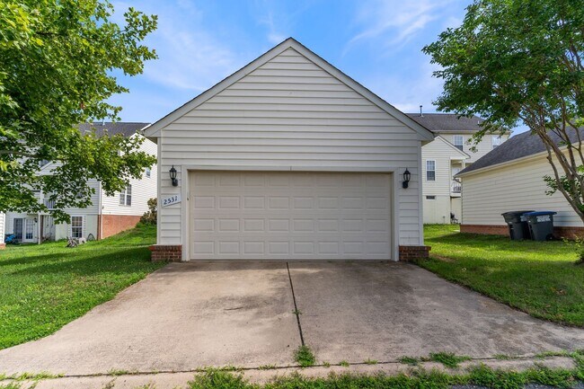Building Photo - Spacious Home in Port Potomac