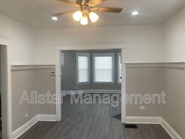 Building Photo - 521 E 109th St