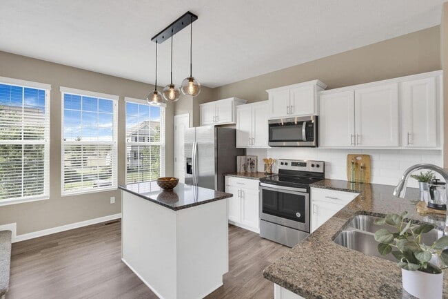 Building Photo - 483 Autumn Ridge Cir