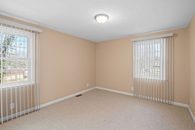 Building Photo - Move-In Special Available! Charming 3-Bedroom Home for Rent in Sango – Spacious Corner Lot