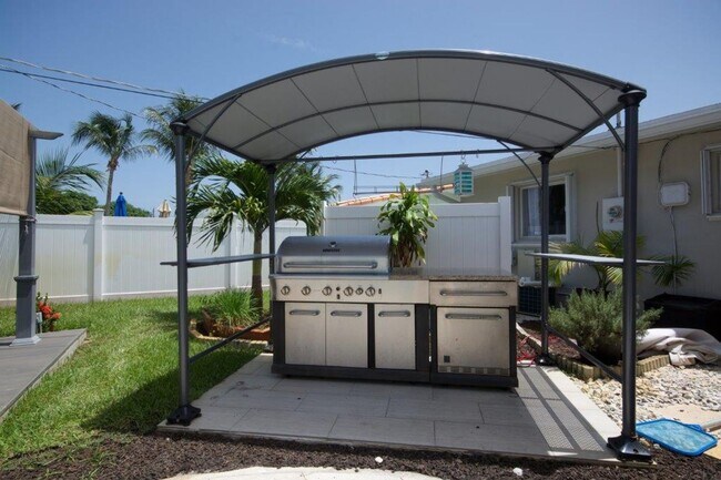 Building Photo - Step Into Sunshine: Modern Charm Meets Coa...