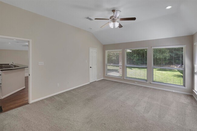 Building Photo - 3030 Hemingway Dr