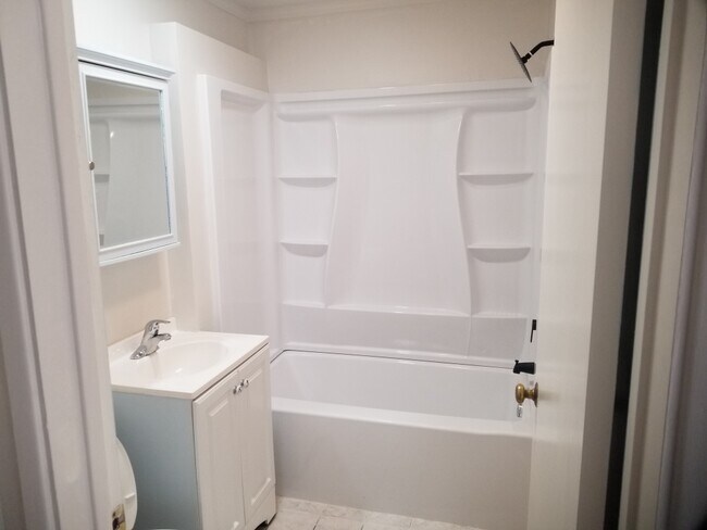 Building Photo - 120 Buena Vista Dr