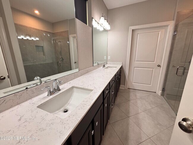 Building Photo - 212 Willow Crk Ct