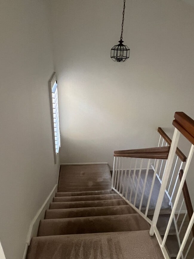 Building Photo - La Ventana Townhouse in Ventura