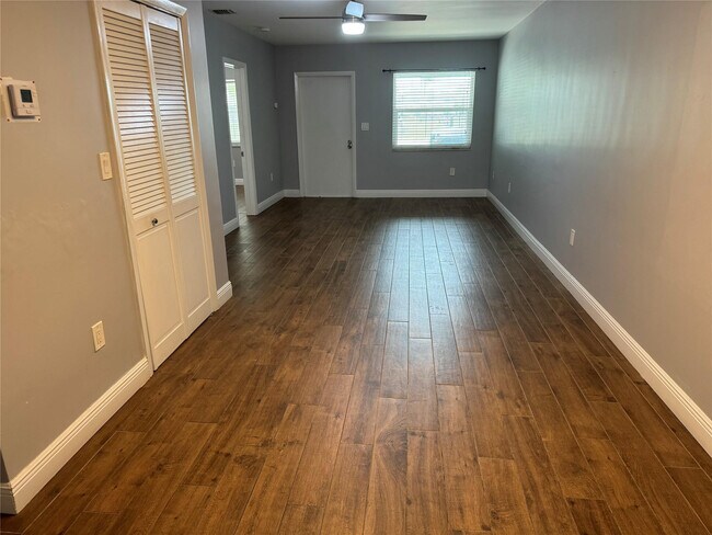 Building Photo - 315 SE 23rd Ave