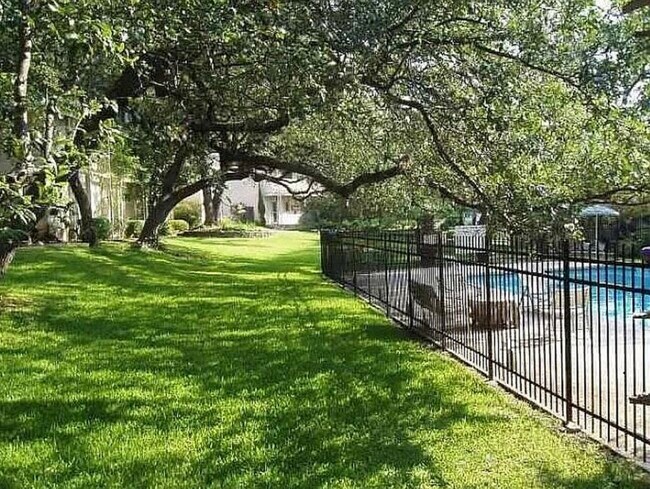 Building Photo - 5326 Balcones Dr