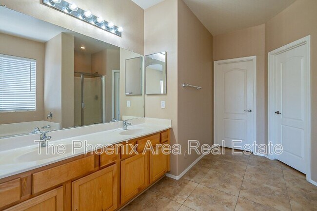 Building Photo - 44299 W Oster Dr