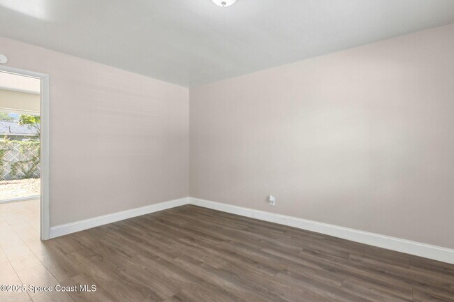 Building Photo - 311 S Brown Ave