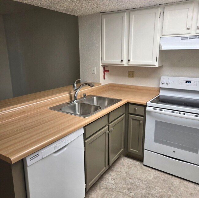 Building Photo - CALL US TODAY AT (505) 808-6467 TO SCHEDULE A CONVENIENT SHOWING