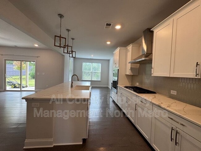 Building Photo - 7870 Tiberon Pkwy