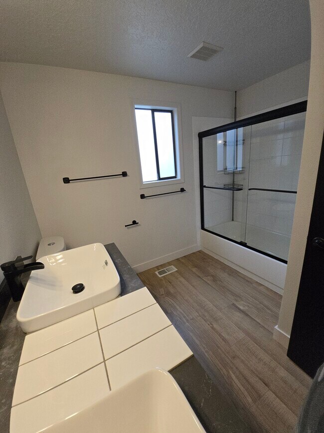 Building Photo - 1707 SW Hartley Ave