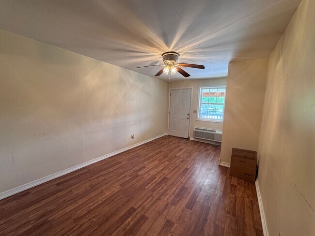 Building Photo - All Inclusive 1 Bed 1 Bath in Hazel