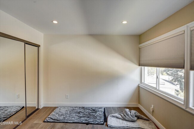 Building Photo - 4833 Dunman Ave