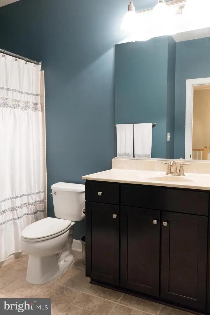Bathroom - Top Floor - 1717 Taymount Ter NE