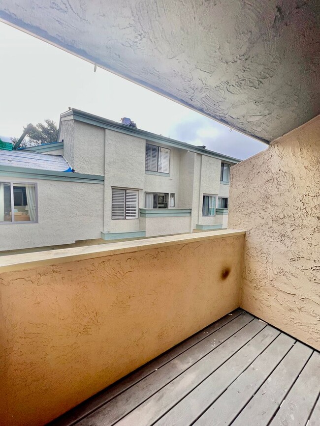 Building Photo - Beautiful 3B/2.5BA W/ Attached 2 Car Garage & W/D in La Jolla!