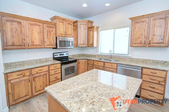 Building Photo - 10724 N Cypress