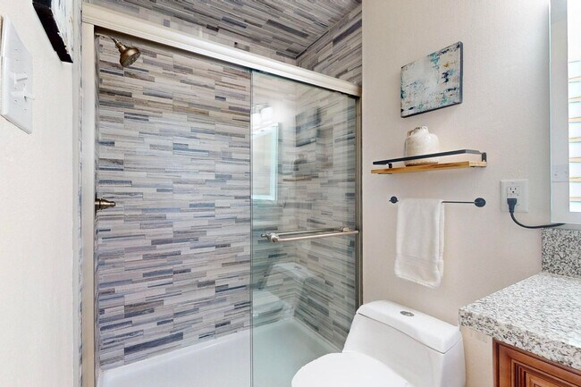 Building Photo - **Great Home** 3 Bed | 2 Bath | NE Heights | Quiet Neighborhood, Prime Location