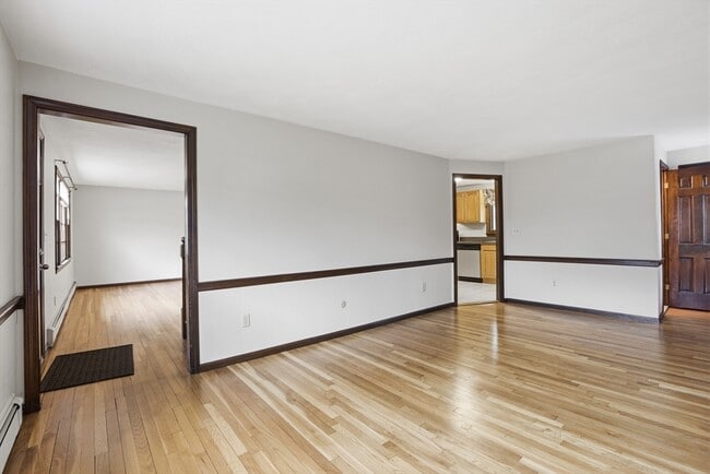 Building Photo - 17 Circle Rd