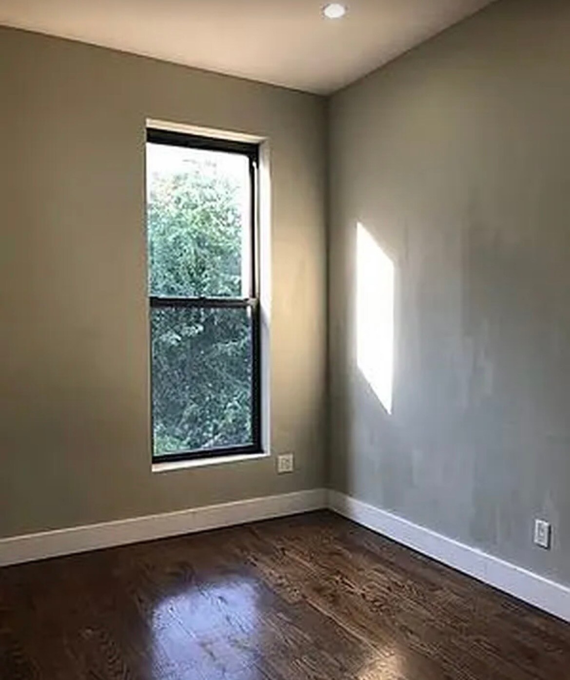 Building Photo - 165 Covert St