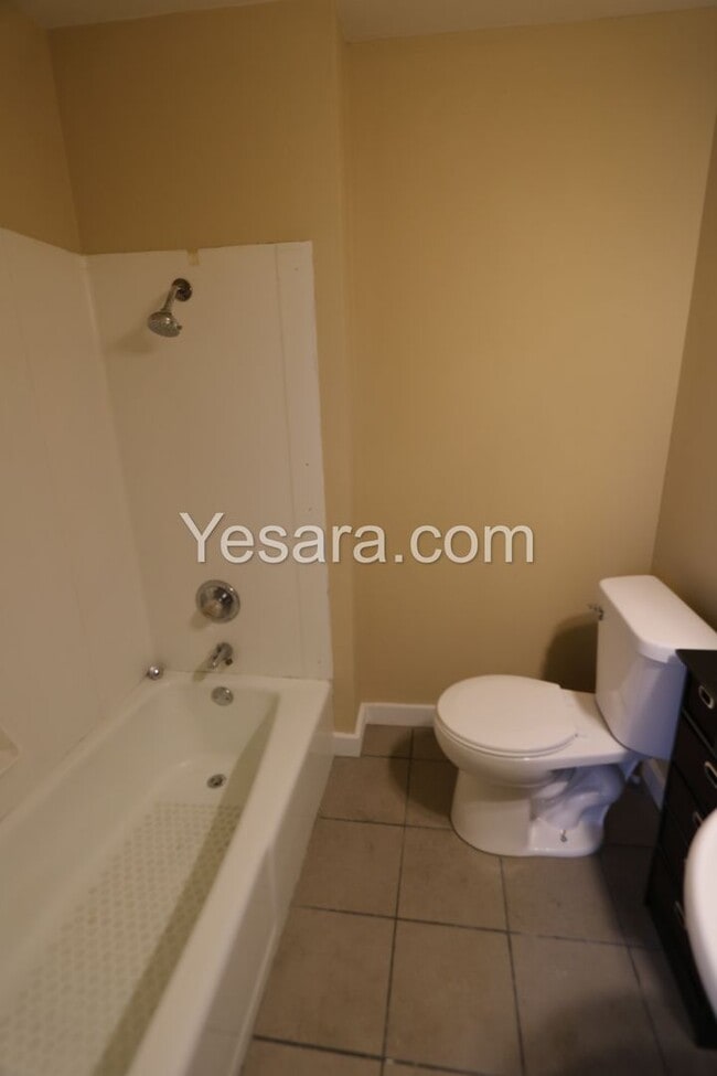 Building Photo - 2 Bedroom 2 Bath House