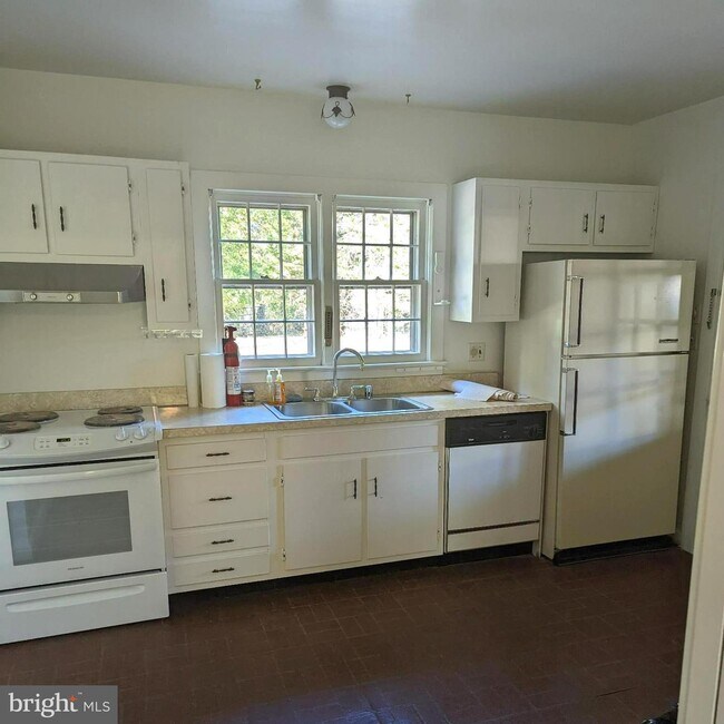 Building Photo - 24580 Linwood Farm Ln