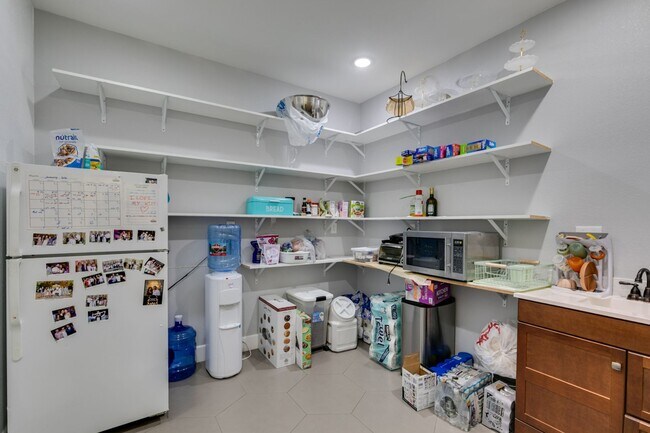 Building Photo - ZONE 8 - 4BD, 2 PRIMARY SUITES, POOL + SPA, OVER AN ACRE, HIGHLY UPGRADED + RENT INCLUDES POOL SE...