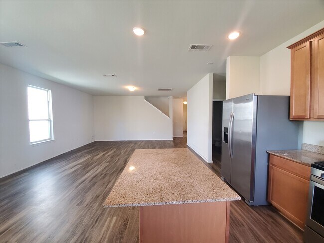 Building Photo - 14614 Sierra Garden Dr