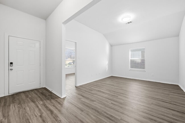 Building Photo - 518 Niagara Falls Dr