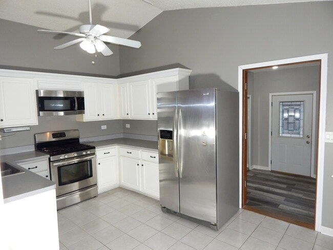 Building Photo - 1985 Navarone Dr