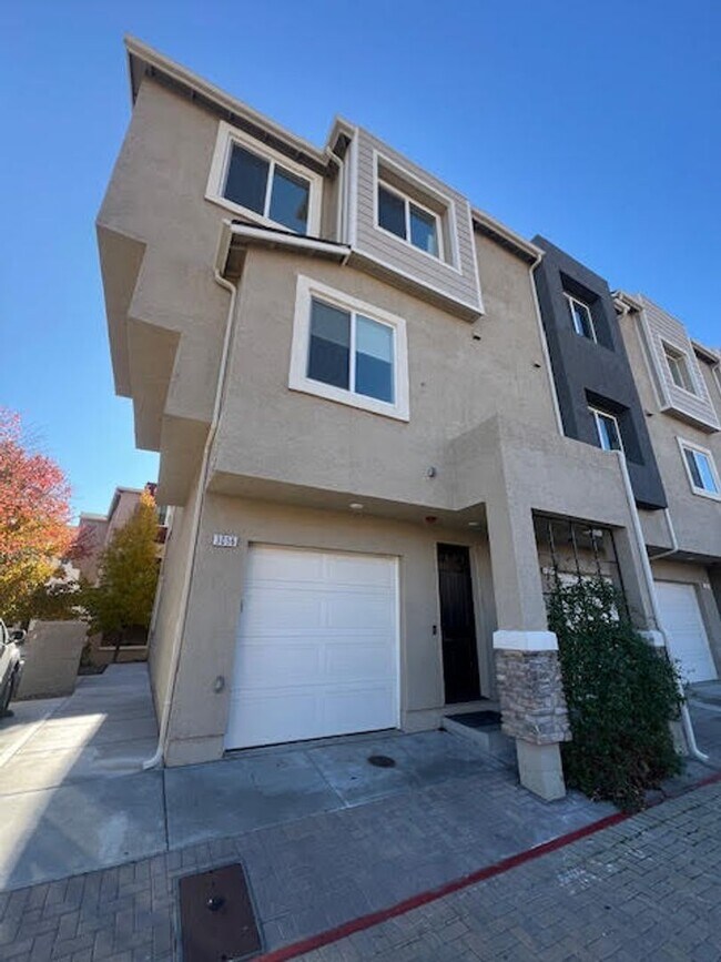 Building Photo - 3056 Sterling Ridge Cir