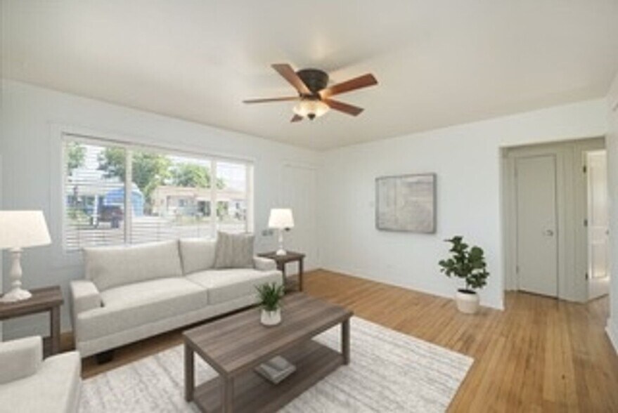 Building Photo - 1530 W Berkeley Pl