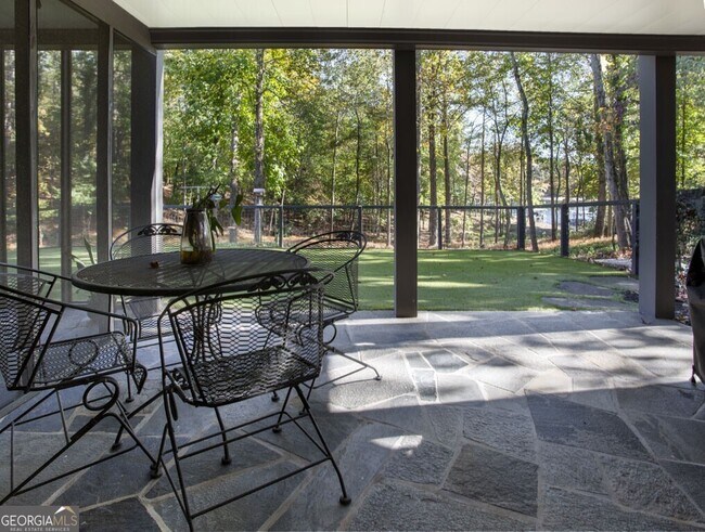 Building Photo - 8885 Bay Dr