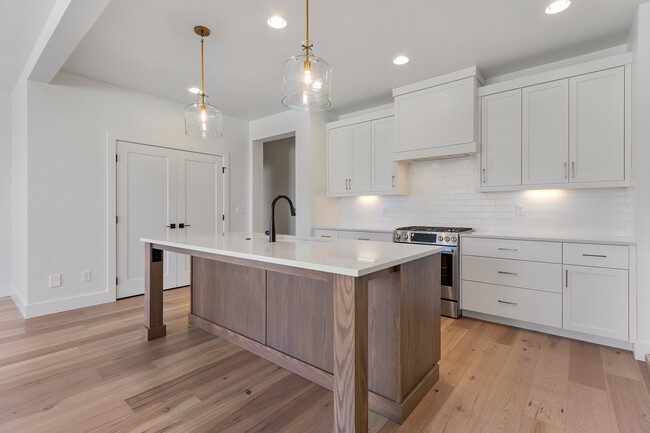 Building Photo - 4646 S Selatir Way