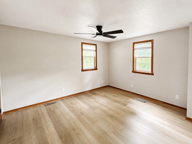 Building Photo - 303 Barder Ave