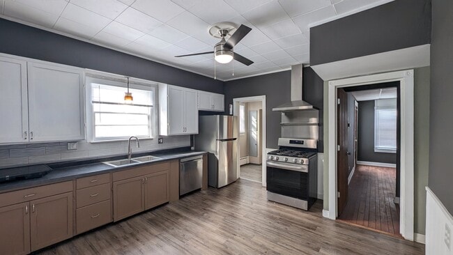 Building Photo - 1405 Connor Ave