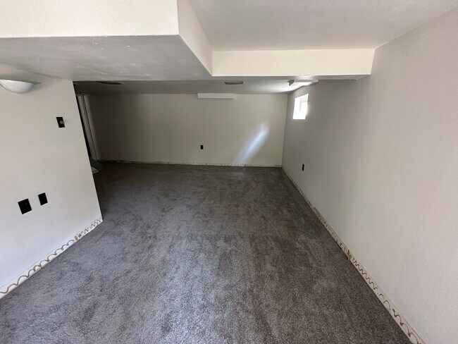 Building Photo - 1113 Twinbrook Dr