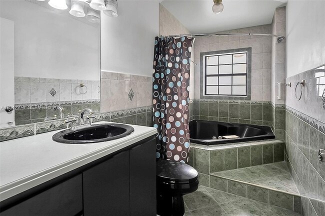 Building Photo - 681 Thornridge Ave