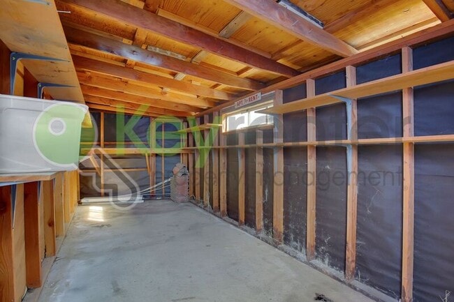 Building Photo - 809 N Hobson Ave