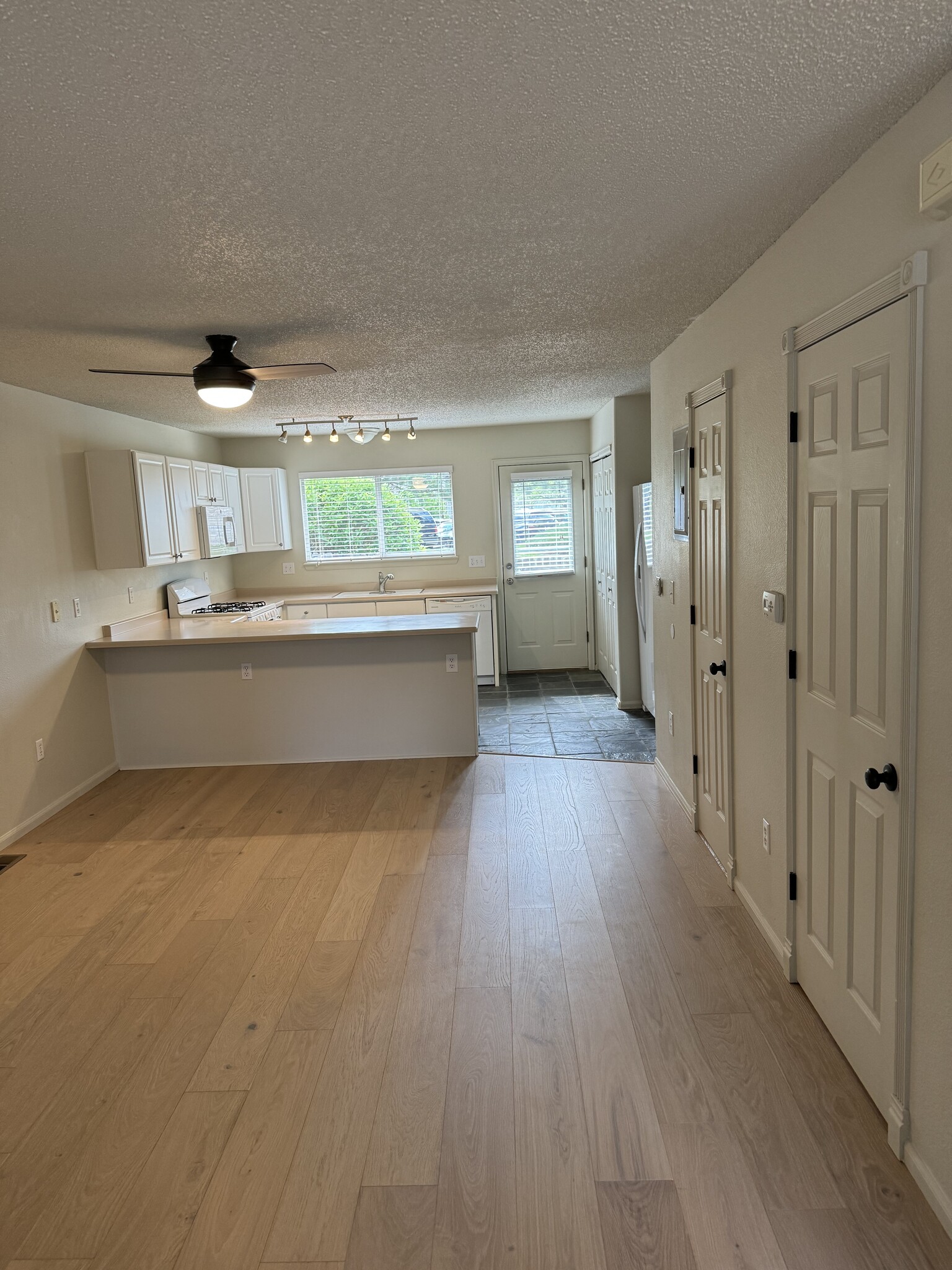 Building Photo - 3022 W 107th Pl