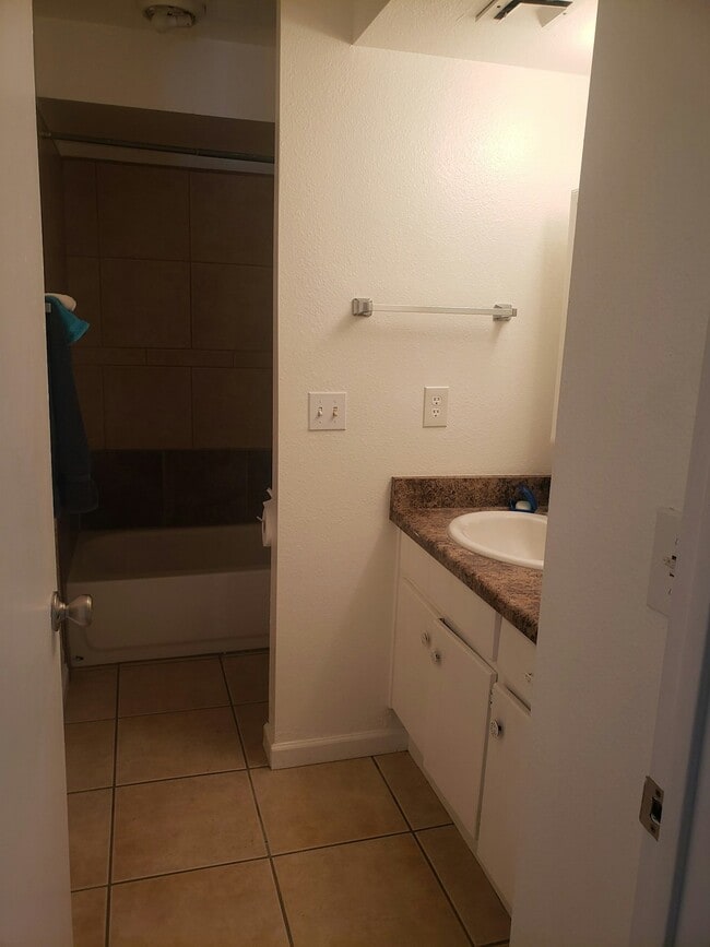 Building Photo - 3560 N Tucson Blvd