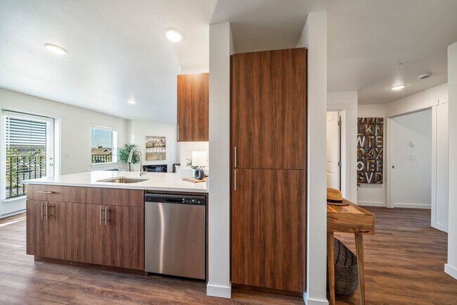 Building Photo - Spring Into Savings: $500 Rent Credit & $5...