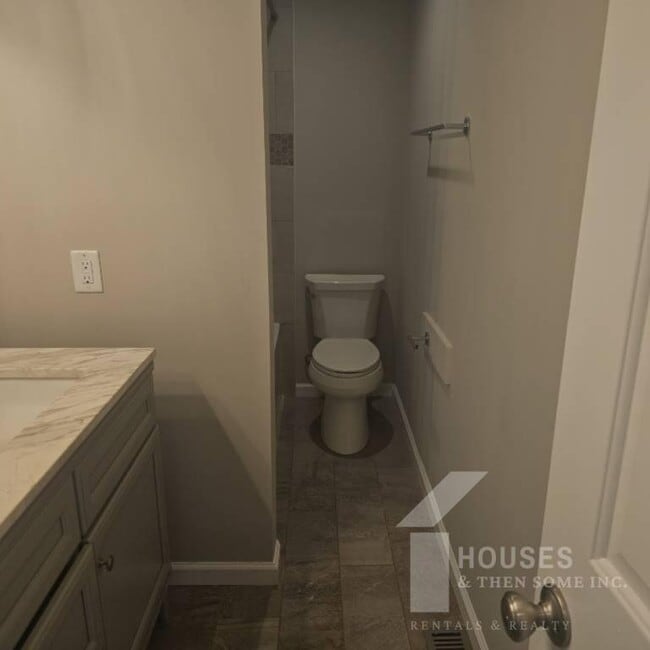 Building Photo - 5 Haley Ct