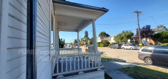 Building Photo - 304 Stanford Ave