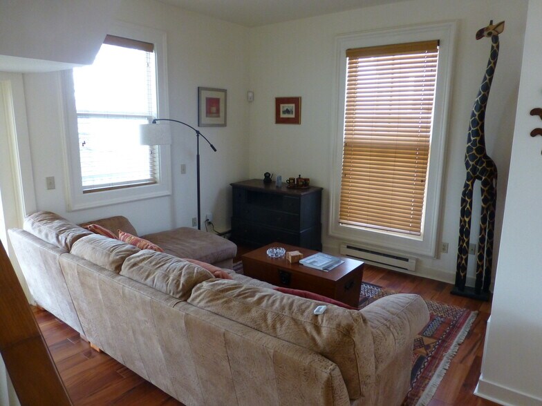 Building Photo - 644 Quinnipiac Ave