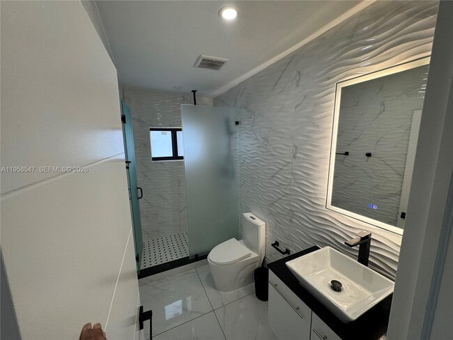 Building Photo - 575 NE 179th Dr