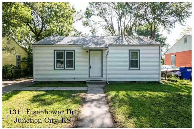 Building Photo - 1311 N Eisenhower Dr