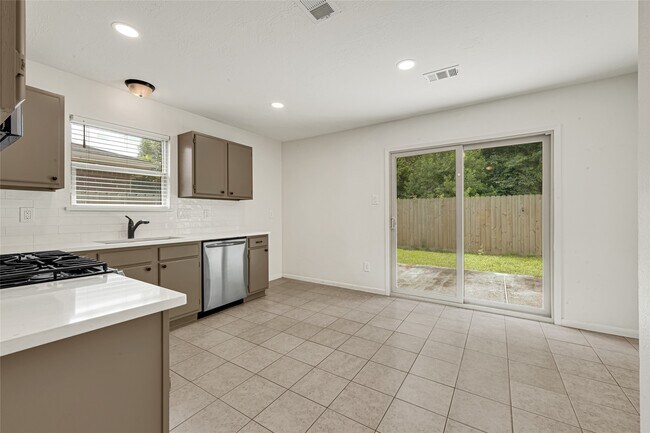 Building Photo - 4826 Gypsy Forest Dr