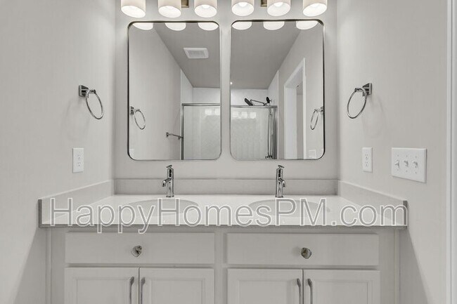 Building Photo - 523 Green Fern Dr