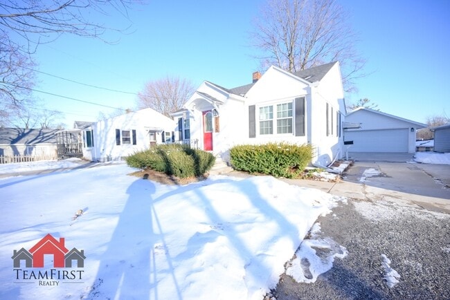 Building Photo - 1135 S Ridge Rd